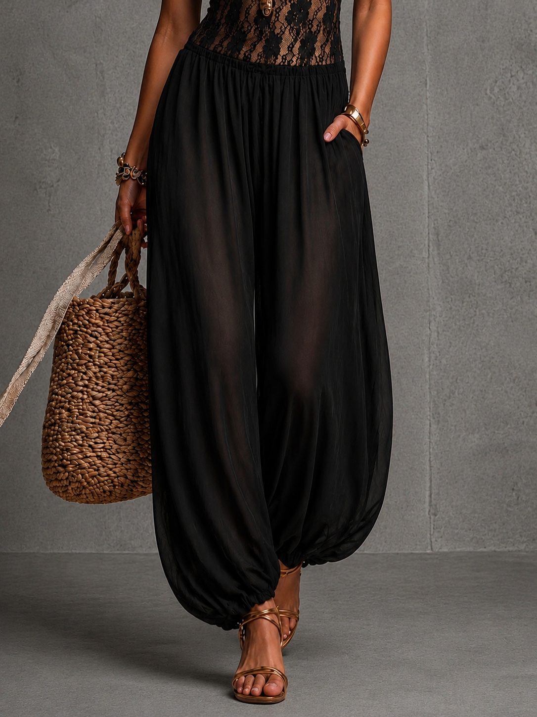 Laia - Mono halter con encaje fluido