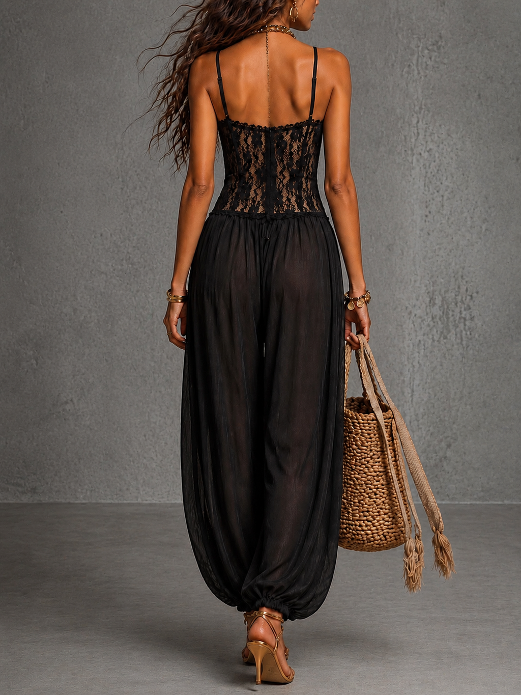 Laia - Mono halter con encaje fluido