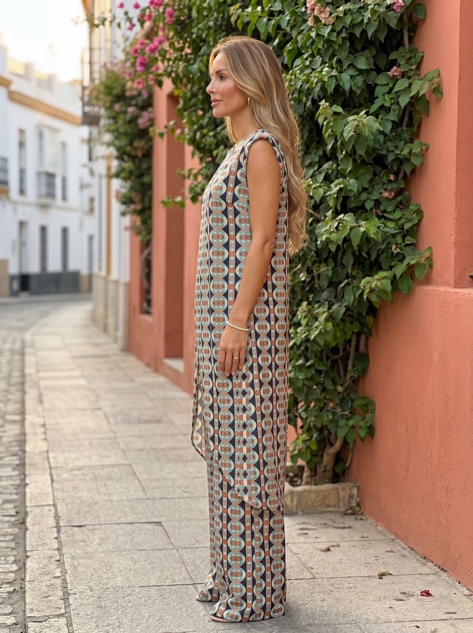 Vera | Conjunto fluido de túnica y pantalón palazzo con estampado retro