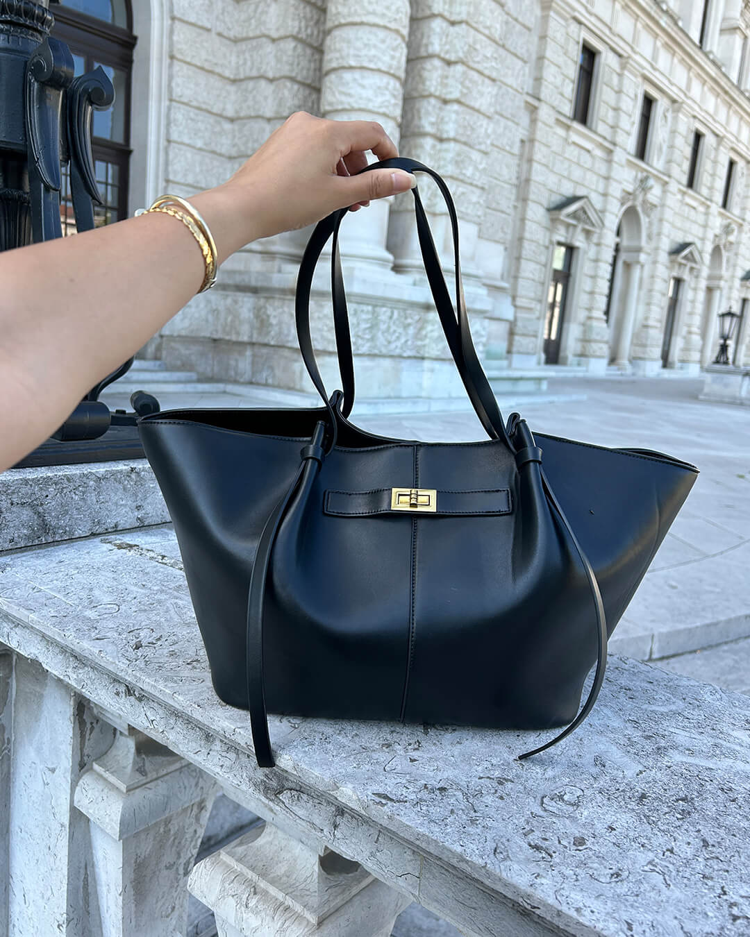 ARIA | Bolso Luxe Curve — El Complemento que lo Dice Todo